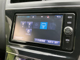 オーディオソースを画面で選べるため、音楽やテレビなど目的に合わせた切り替えもスムーズ。表示が見やすく、日々の移動中にも使いやすい装備です。