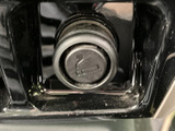 シガーソケットを備え、対応する機器の電源を取る際に活用できます。車内で電源が必要な場面に便利な装備で、差し込み口の位置も確認しやすい仕様です。