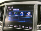 電話やエコ情報、VICSなどをまとめて確認できる画面で、目的地設定や現在地確認にも対応。必要な情報へ選びやすく、移動中の確認を助ける装備です。