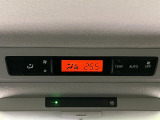 【リアオートエアコン】広い後部座席には必須の機能!風量や温度を自動で調整し前席と同様な車内環境にしてくれるリアオートエアコンを装備。夏の暑さも冬の寒さもストレスなく快適にお過ごしいただけます♪