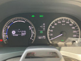 速度や燃料残量など、運転に必要な情報をメーター周辺で確認できます。表示がまとまっているため走行前にもチェックしやすく、日々の運転を支える実用的な装備です。