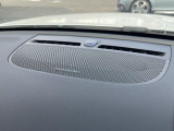 【harman kardon】ハーマンカードンのHi-Fiスペシャリストと共に、モデル別に開発・設計された専用チューニングが臨場感溢れる音響空間を実現しています。