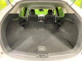 積み下ろしのしやすいデッキにはたっぷりと荷物を積み込んでいただけます。遊びから仕事まで、様々なシーンで頼れます♪