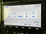 画面には目的地設定や電話番号、住所などのメニューが表示され、項目を見ながら選べる構成です。画面下にも操作ボタンが並び、日常の移動をサポートする装備として活用できます。ぜひご確認ください。