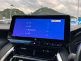 TVやFM、Bluetooth、AMなどの音源を画面から選べる仕様です。表示が大きく内容を把握しやすいため、乗車中も使いたい機能へ迷わずアクセスしやすく、日々の移動を快適にサポートします。