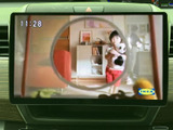 車内の画面でテレビ番組を視聴でき、停車中の待ち時間も快適に過ごせます。画面表示が大きく内容を確認しやすいため、お出かけ先での休憩時間にも活用いただけます。