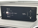 情報やオーディオ、ナビゲーションなどの項目が画面上に整理され、目的の機能を選びやすい表示です。スマートフォン連携にも対応したメニューがあり、日々の移動に便利に活用できます。