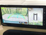 【マルチアラウンドモニター】専用のカメラにより、上から見下ろしたような視点で360度クルマの周囲を確認することができます☆死角部分も確認しやすく、狭い場所での切り返しや駐車もスムーズに行えます。