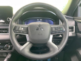 【純正革巻きステアリング】上質な革を使用することで、手にしっかり馴染みとても運転しやすいハンドルです♪