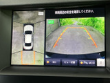 車両周辺の映像を画面で確認でき、駐車時の周囲確認をサポートします。表示切替の項目も備わり、停車している間に映像を見ながら車両周辺を把握できて便利です。
