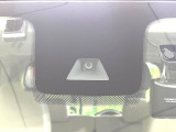 【三菱e-Assist】走行中に前方の車両等を認識し、衝突しそうな時は警報とブレーキで衝突回避と被害軽減をアシスト。より安全にドライブをお楽しみいただけます。
