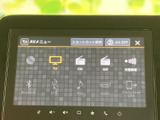 AVメニューに複数の音源や接続項目が並び、使いたい機能を画面で確認しやすい仕様です。日々の移動時間に合わせて音楽やラジオを選べます。