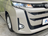 【LEDヘッドライト】悪天候や夜間走行時も良好な視界を確保し安心して運転できる高輝度LEDヘッドライトを装備!点灯速度が早く、消費電力も抑えられています。
