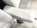 【アームレスト】運転中の身体の負担を軽減してくれるアームレストを装備♪