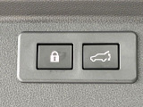 【パワーバックドア】スマートキーや運転席のボタンを押すだけでリアゲートが自動で開閉します!荷物を持っている時や、高い位置にあるバックドアを閉める際に便利な機能です♪
