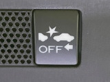 【アイサイトVer3】前方の車両等を検知し、衝突しそうな時は警報で注意を促し、ブレーキを踏む力をサポート。ブレーキを踏めなかった場合は衝突被害軽減ブレーキが作動、衝突回避をサポートします。