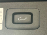 【パワーバックドア】スマートキーや運転席のボタンを押すだけでリアゲートが自動で開閉します!荷物を持っている時や、高い位置にあるバックドアを閉める際に便利な機能です♪