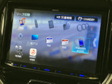 地デジやラジオ、Bluetoothなど複数の音源を画面上で選択できます。普段お使いの再生方法に合わせやすく、音楽やラジオを楽しみたい日常の移動をサポートします。