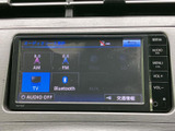 AM・FM・テレビ・Bluetoothなどの選択項目が並び、使いたい音源を選びやすい構成です。ラジオや対応機器の音楽など、日々の移動時間に合わせた楽しみ方を選べます。