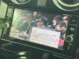 テレビ映像を画面で楽しめる装備を備えています。停車中の休憩時間などに番組を視聴でき、移動の合間を快適に過ごしたい方にも便利です。日々のカーライフにお役立てください。