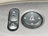 【電動格納ミラー】サイドミラーは電動格納式となっており、狭い駐車場でもキズがつくリスクを抑えられます。