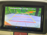 【バックカメラ】駐車時に後方がリアルタイム映像で確認できます。大型商業施設や立体駐車場での駐車時や、夜間のバック時に大活躍!運転スキルに関わらず、今や必須となった装備のひとつです!