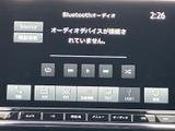 オーディオのソース選択や再生操作を画面上で確認でき、ラジオやテレビなどの項目も並んでいます。使いたい機能を見つけやすく、普段の音楽や情報収集に活用いただけます。
