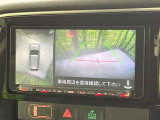 【マルチアラウンドモニター】専用のカメラにより、上から見下ろしたような視点で360度クルマの周囲を確認することができます☆死角部分も確認しやすく、狭い場所での切り返しや駐車もスムーズに行えます。