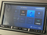 オーディオメニューからFM・AMやテレビ、Bluetoothオーディオなどを選べる画面です。用途に合わせて音源を選びやすく、日常の移動時間を快適に過ごせます。