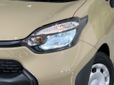 【LEDヘッドライト】悪天候や夜間走行時も良好な視界を確保し安心して運転できる高輝度LEDヘッドライトを装備!点灯速度が早く、消費電力も抑えられています。