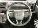 インテリアに合わせたデザインのステアリングは、運転される方のことも考え、運転しやすい形状、大きさです。是非一度、実際に触ってお確かめください。