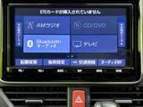 ラジオやCD/DVD、Bluetoothオーディオ、テレビなど、使いたい音源を画面から選べます。表示が見やすく、普段の音楽再生もスムーズに始められる便利な装備です。