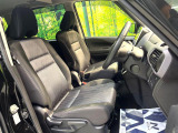運転席まわりには十分なスペースがあり、大柄な方でもゆったり運転していただける環境です。