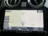 現在地や周辺道路を画面上で確認でき、目的地までの道順を把握する際に便利です。タッチ操作で地図情報を見やすく確認でき、初めて訪れる場所へのお出かけも心強くサポートします。