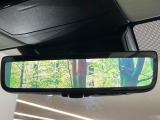 【デジタルインナーミラー】後席の大きな荷物や同乗者で後方が確認しづらい時でも安心!カメラが撮影した車両後方の映像をルームミラー内に表示。クリアな視界で状況の確認が可能です!
