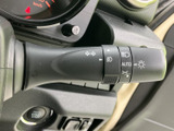 操作しやすい位置に配置されたウインカーレバー。スムーズな操作感で、安全な車線変更や右左折をサポートします。