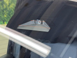 【プリクラッシュセーフティ】前方の車両等を検知し、衝突しそうな時は警報で注意を促し、ブレーキを踏む力をサポート。ブレーキを踏めなかった場合は衝突被害軽減ブレーキが作動、衝突回避をサポートします。