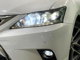 【LEDヘッドライト】悪天候や夜間走行時も良好な視界を確保し安心して運転できる高輝度LEDヘッドライトを装備!点灯速度が早く、消費電力も抑えられています。
