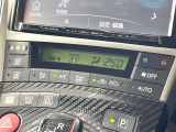 【オートエアコン】一度お好みの温度に設定すれば、車内の温度を検知し風量や温度を自動で調整。暑い&hellip;寒い&hellip;と何度もスイッチ操作をする必要はありません。快適な車内空間には必須の機能ですね♪