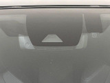 【トヨタセーフティセンス】走行中に前方の車両等を認識し、衝突しそうな時は警報とブレーキで衝突回避と被害軽減をアシスト。より安全にドライブをお楽しみいただけます。