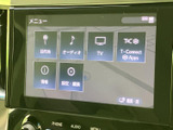 目的地やオーディオ、テレビなどのメニューが画面にまとまり、使いたい項目を選びやすい構成です。情報や設定も一覧で確認でき、日常のドライブで必要な機能へスムーズにアクセスできます。