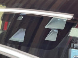 【スマートブレーキサポート】走行中に前方の車両等を認識し、衝突しそうな時は警報とブレーキで衝突回避と被害軽減をアシスト。より安全にドライブをお楽しみいただけます。