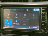 AM・FMやディスク、テレビ、Bluetoothなど複数の音源が画面に並び、使いたい項目を見つけやすい構成です。音楽や情報を楽しむ場面に合わせて選べます。