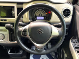 インテリアに合わせたデザインのステアリングは、運転される方のことも考え、運転しやすい形状、大きさです。是非一度、実際に触ってお確かめください。