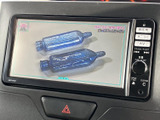 テレビ番組の映像を画面で確認でき、停車中の待ち時間を過ごす際にも活用いただけます。見やすい位置に画面が配置され、操作ボタンも手元で選べます。