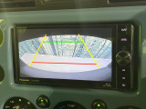 【バックカメラ】駐車時に後方がリアルタイム映像で確認できます。大型商業施設や立体駐車場での駐車時や、夜間のバック時に大活躍!運転スキルに関わらず、今や必須となった装備のひとつです!