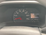 速度計と燃料計などがひと目で確認しやすく、運転中に必要な情報を把握しやすい配置です。見慣れた表示で、日々の移動を安心して支えてくれます。