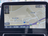 道路や周辺施設、現在地を画面上で確認でき、目的地までの道順を把握する際に役立ちます。地図の拡大や地点登録などの表示も備わり、慣れない場所へのお出かけをサポートします。