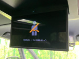 【フリップダウンモニター】大画面モニターで後席でもエンタメをお楽しみいただけます。小さなお子様にも大人気の装備です♪