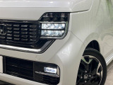【LEDヘッドライト】悪天候や夜間走行時も良好な視界を確保し安心して運転できる高輝度LEDヘッドライトを装備!点灯速度が早く、消費電力も抑えられています。